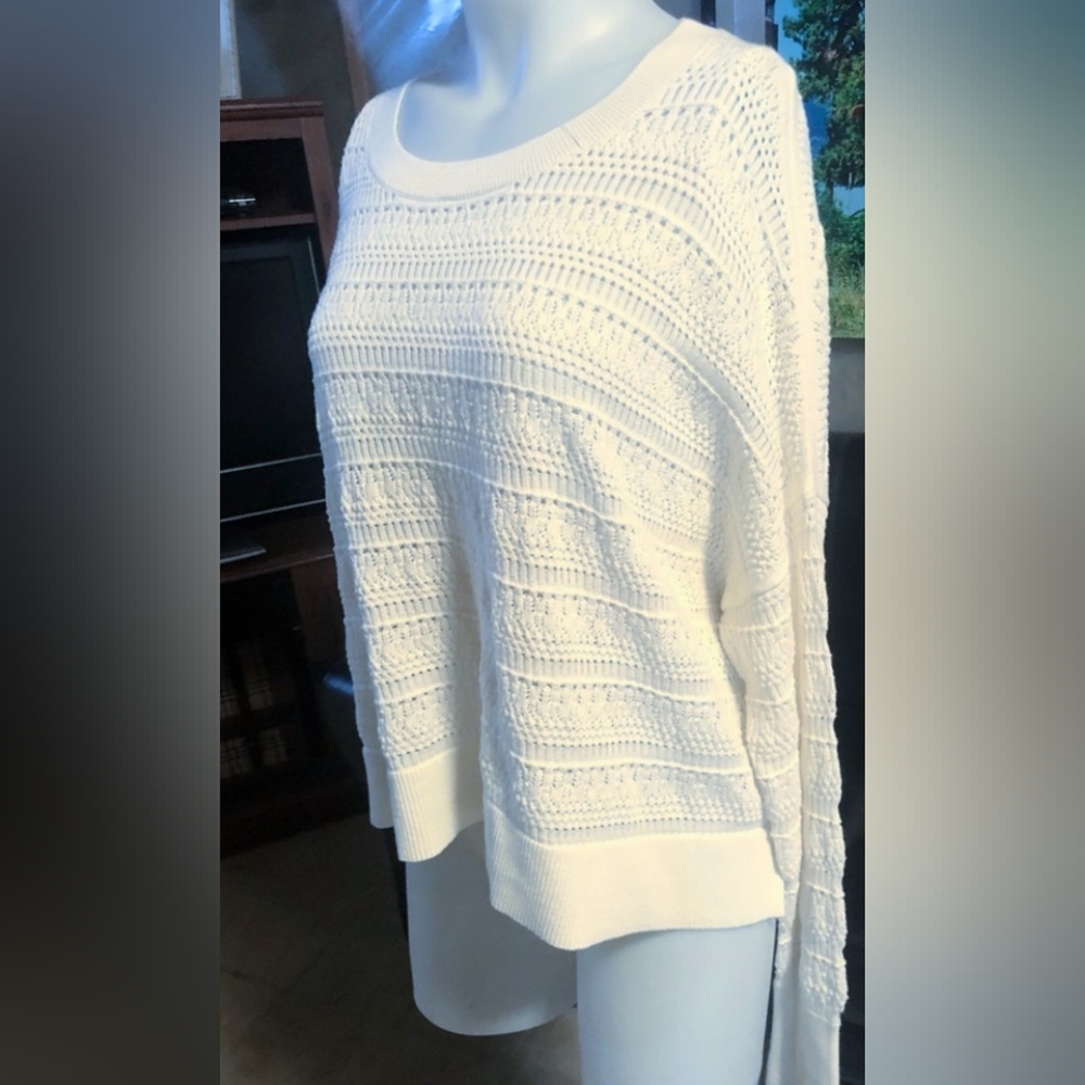 L/G Banana Republic White Crew Neck Knit Sweater